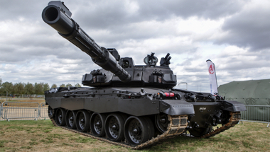 ブラックナイト 戦車 英国 チャレンジャー2