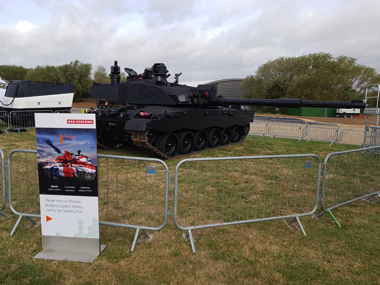 ブラックナイト 戦車 英国 チャレンジャー2