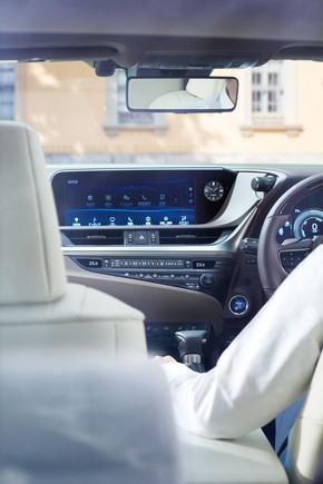 レクサス ES デジタルミラー