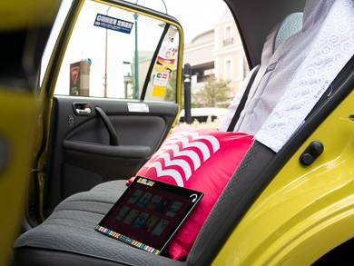 図書館タクシー　日本交通　オトバンク　オーディオブック　車内