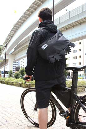 ゴジラ背びれ ボディバッグ コスパ