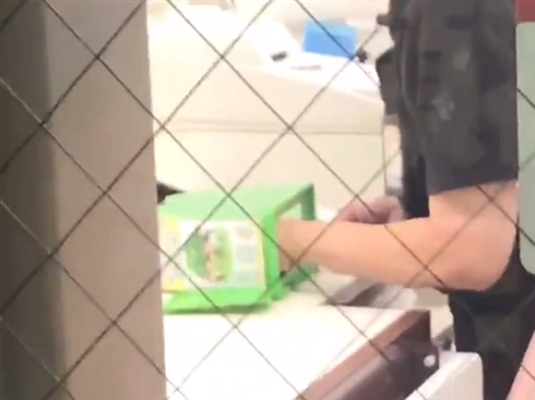 「店員が募金箱のお金をレジに入れている！」ツイート拡散も、ツイ主炎上　ローソン「募金額の確認です」