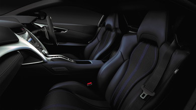 内装はオプション装備の一部を標準装備に