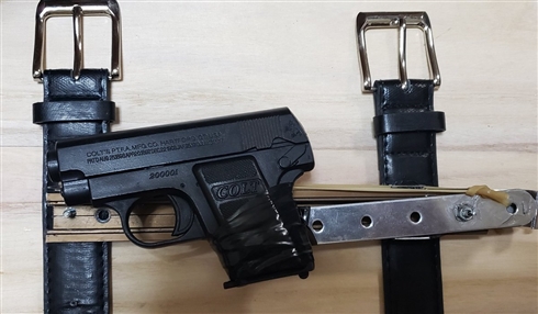 袖からシュバッ！　モデルガンを瞬時に取り出せる「スリーブガン」の完成度がすごい