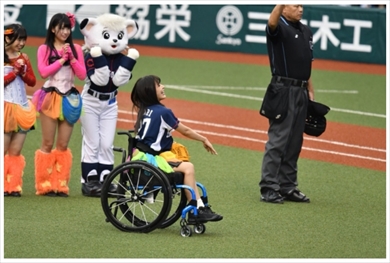 猪狩ともか 現在 仮面女子 脊髄損傷 麻痺 事故 リハビリ 西武ライオンズ 始球式