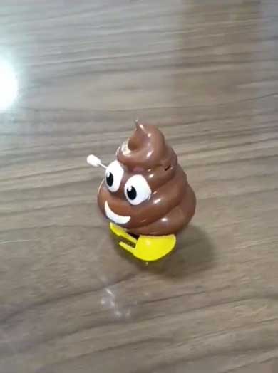 歩きながら ラムネ 撒き散らかす ウンコ おもちゃ シュール PLAZA