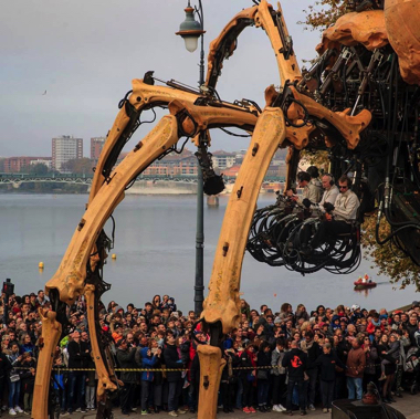 フランス ミノタウロス アリアドネ ロボット