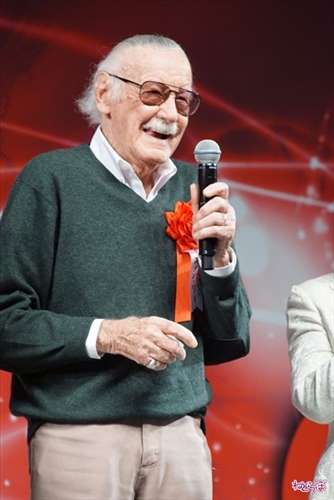 マーベル「スパイダーマン」の生みの親　スタン・リーさん亡くなる