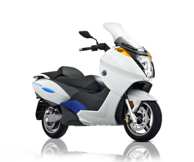 定格出力は11kW、日本では軽二輪クラスの扱いとなる