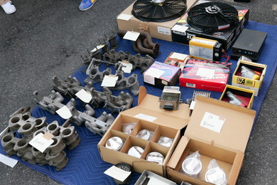 企業ブースでは旧車パーツの販売も