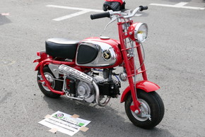 お台場 旧車 クラシックカーホンダ・モンキーCZ100