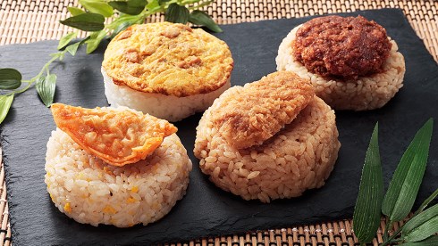 ローソンストア100 チャーハン おにぎり 具乗せ ギョーザ