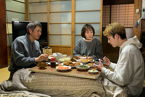 鉄拳 家族のはなし パラパラ漫画 実写 映画 インタビュー 岡田将生 成海璃子