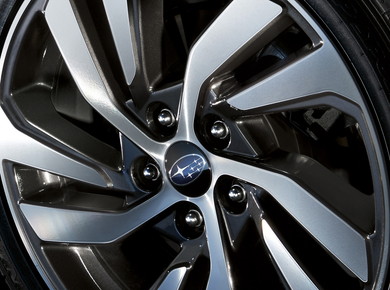 ビルシュタイン製ダンパーやブラック塗装の18インチアルミホイールを装備