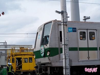 千代田線6000系真横