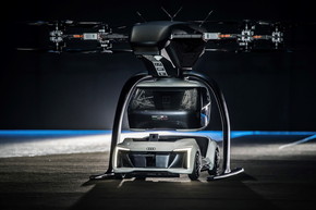 アウディ ドローン 自動運転 EV