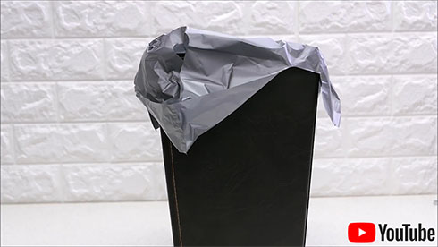 ごみ箱にビニール袋をかけたところ