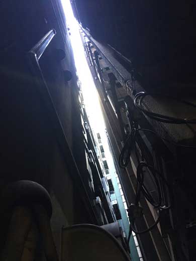 銀座 ど真ん中 異世界 扉 豊岩稲荷神社 路地裏