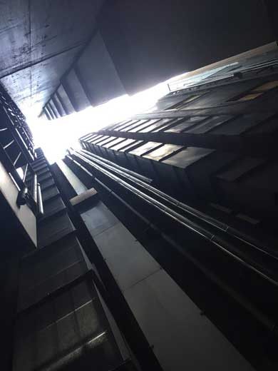 銀座 ど真ん中 異世界 扉 豊岩稲荷神社 路地裏