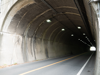 横須賀　トンネル　隧道　平沼義之　比与宇隧道　トンネル内部