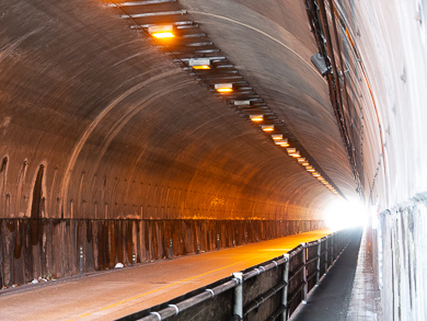 横須賀　トンネル　隧道　平沼義之　長浦隧道　トンネル内部