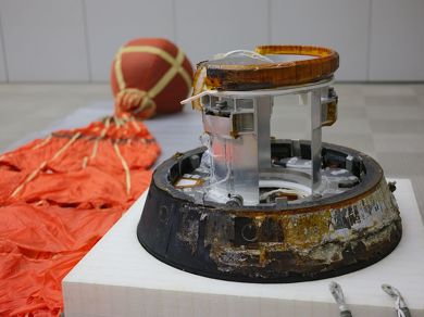 小型回収カプセル