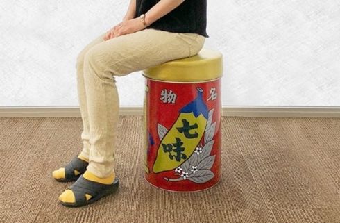 七味唐辛子　八幡屋礒五郎　イス　缶