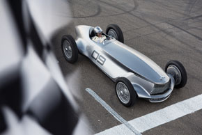 インフィニティ EV SUV