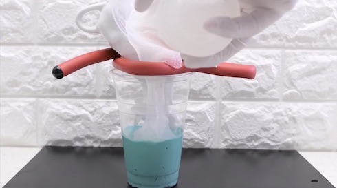 圧倒的不審者の極み 包丁 牛乳