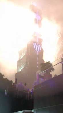 台湾 高層ビル 台北101 年越し カウントダウン 花火 爆発 火事