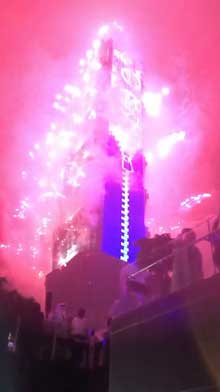 台湾 高層ビル 台北101 年越し カウントダウン 花火 爆発 火事