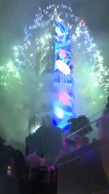 台湾 高層ビル 台北101 年越し カウントダウン 花火 爆発 火事