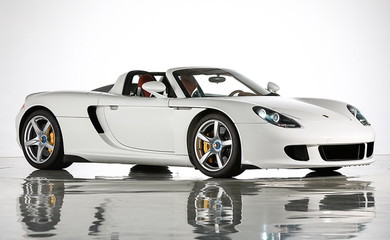 600馬力のMRポルシェ「カレラGT」。貴重な1270台のうち2台が出品される