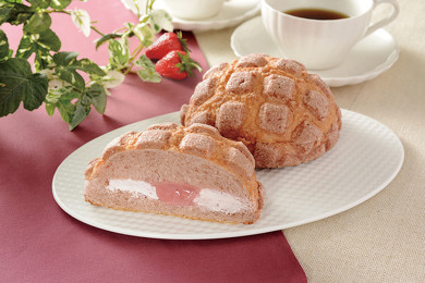 いちごづくしメロンパン