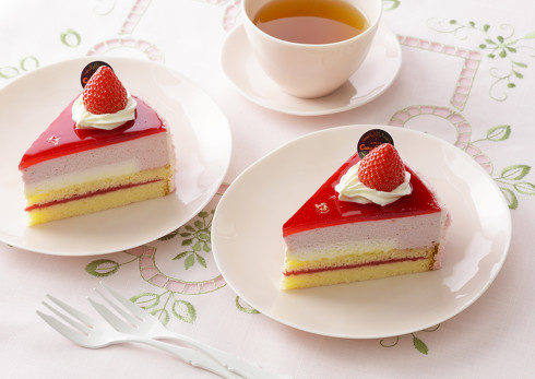 濃厚苺のムースケーキ