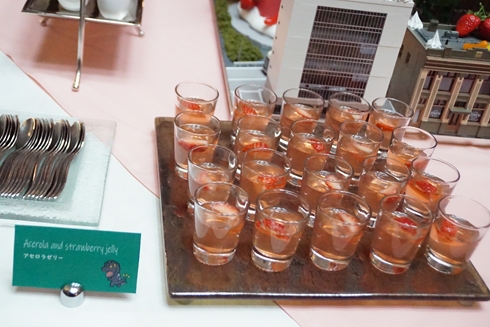 ゴジラ イチゴ バイキング スイーツ