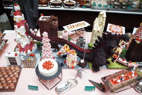 ゴジラ イチゴ バイキング スイーツ