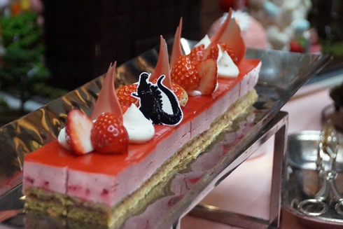 ゴジラ イチゴ バイキング スイーツ