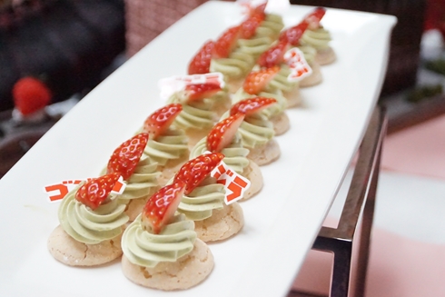 ゴジラ イチゴ バイキング スイーツ