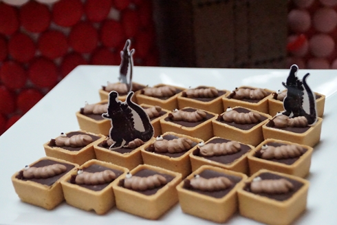 ゴジラ イチゴ バイキング スイーツ