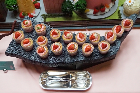 ゴジラ イチゴ バイキング スイーツ