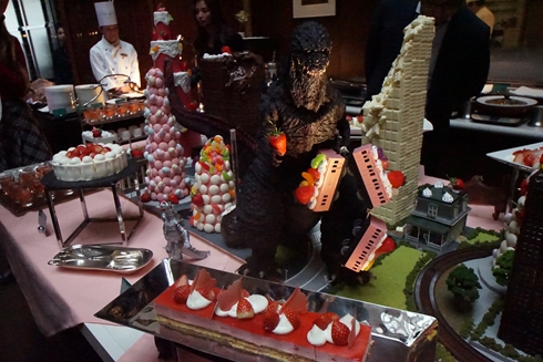 ゴジラ イチゴ バイキング スイーツ