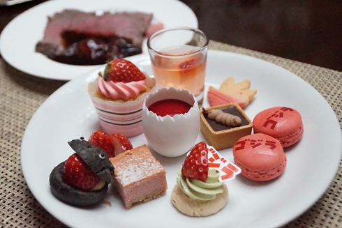 ゴジラ イチゴ バイキング スイーツ