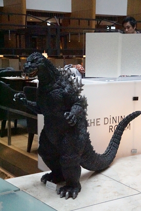 ゴジラ イチゴ バイキング スイーツ