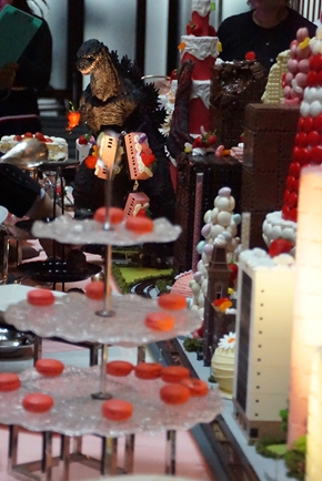 ゴジラ イチゴ バイキング スイーツ