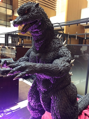 ゴジラ イチゴ バイキング スイーツ