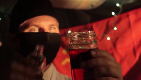 今度のサメ映画はマシンガン装備　「コマンドー・シャーク 地獄の殺人サメ部隊」日本語版配信決定