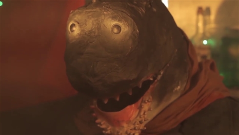 今度のサメ映画はマシンガン装備　「コマンドー・シャーク 地獄の殺人サメ部隊」日本語版配信決定