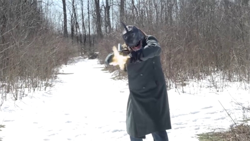 今度のサメ映画はマシンガン装備　「コマンドー・シャーク 地獄の殺人サメ部隊」日本語版配信決定