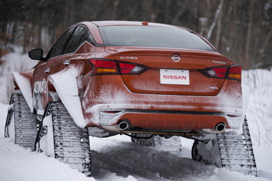 クローラー仕様で雪道を爆走